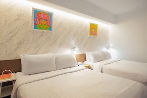 Meistay Art Gallery Hotel