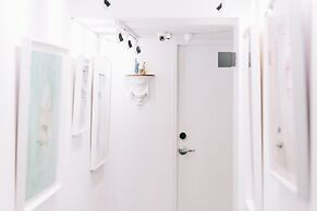 Meistay Art Gallery Hotel