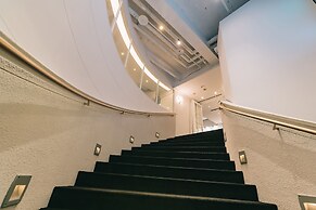 Meistay Art Gallery Hotel