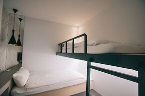 Meistay Art Gallery Hotel