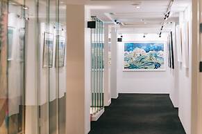 Meistay Art Gallery Hotel