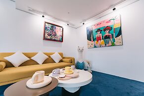 Meistay Art Gallery Hotel