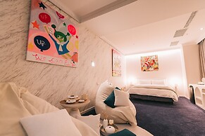 Meistay Art Gallery Hotel