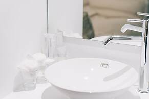 Meistay Art Gallery Hotel