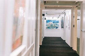 Meistay Art Gallery Hotel