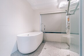 Meistay Art Gallery Hotel