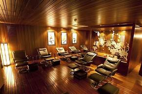 Grand Medallion Hotel