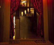 Grand Medallion Hotel