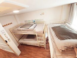 Blue Boat Hostel Myeongdong