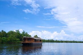 Yathra Houseboat