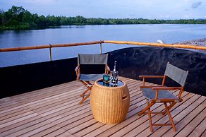 Yathra Houseboat