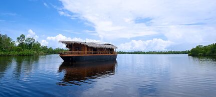 Yathra Houseboat