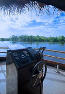 Yathra Houseboat