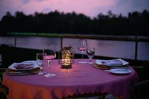 Yathra Houseboat