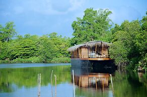 Yathra Houseboat