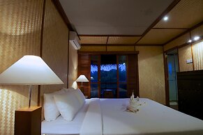 Yathra Houseboat