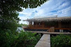 Yathra Houseboat