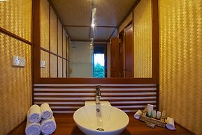 Yathra Houseboat