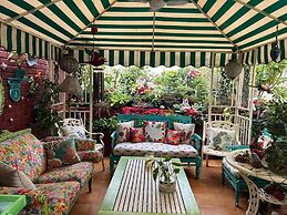 On The House - Bed and Breakfast