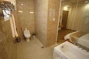 Thuy Sakura Hotel & Serviced Apartment