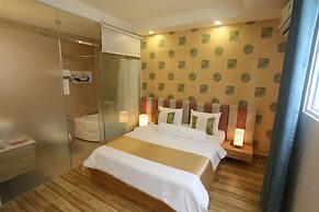 Thuy Sakura Hotel & Serviced Apartment