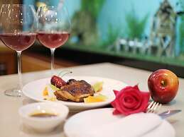 Thuy Sakura Hotel & Serviced Apartment