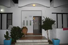 Nikos 2 Studios & Apartments