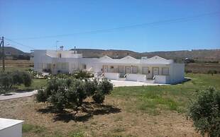 Nikos 2 Studios & Apartments