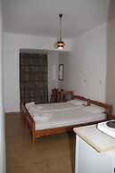 Nikos 2 Studios & Apartments
