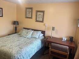 Golden Door Motel