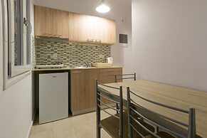 Socrates Apartments & Restaurant