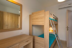 Socrates Apartments & Restaurant