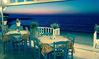 Socrates Apartments & Restaurant