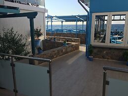 Socrates Apartments & Restaurant