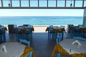 Socrates Apartments & Restaurant