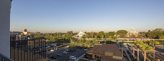 Courtyard by Marriott Anaheim Theme Park Entrance
