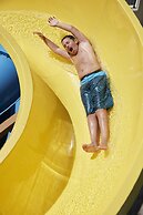 Courtyard by Marriott Anaheim Theme Park Entrance