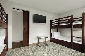 Courtyard by Marriott Anaheim Theme Park Entrance