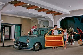 Courtyard by Marriott Anaheim Theme Park Entrance