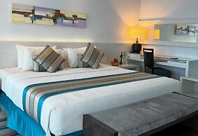 Cenang Plaza Beach Hotel