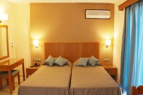 Sandy's Studios Apartments & Log Villas