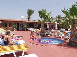 Sandy's Studios Apartments & Log Villas