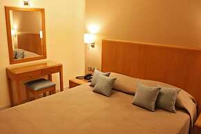 Sandy's Studios Apartments & Log Villas