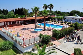 Sandy's Studios Apartments & Log Villas