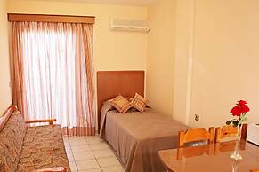 Sandy's Studios Apartments & Log Villas