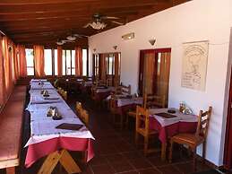 Sandy's Studios Apartments & Log Villas