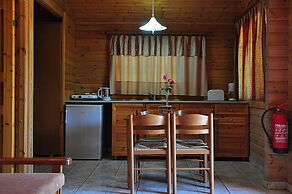 Sandy's Studios Apartments & Log Villas