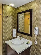 AArya Hotel By Niagara Fashion Outlets