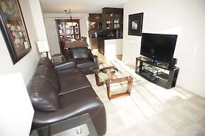 Corporate Suites of Calgary - Eightwelve