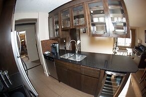 Corporate Suites of Calgary - Eightwelve